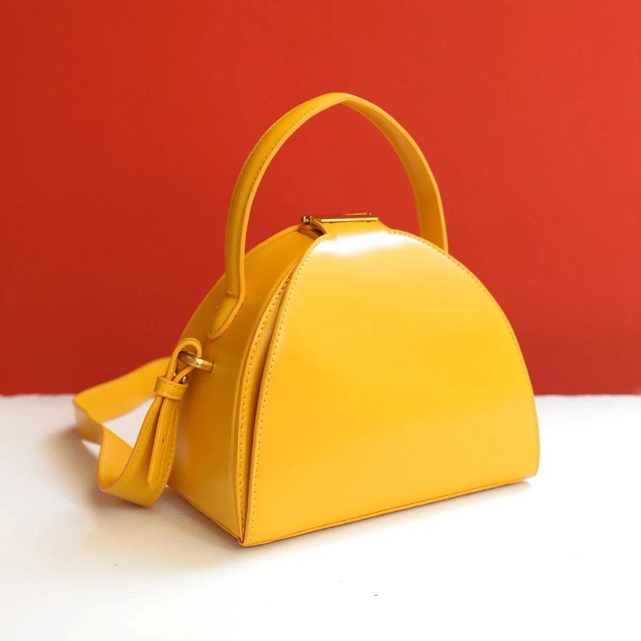 Bolsa de Couro Victoria – Design Estruturado e couro premium.