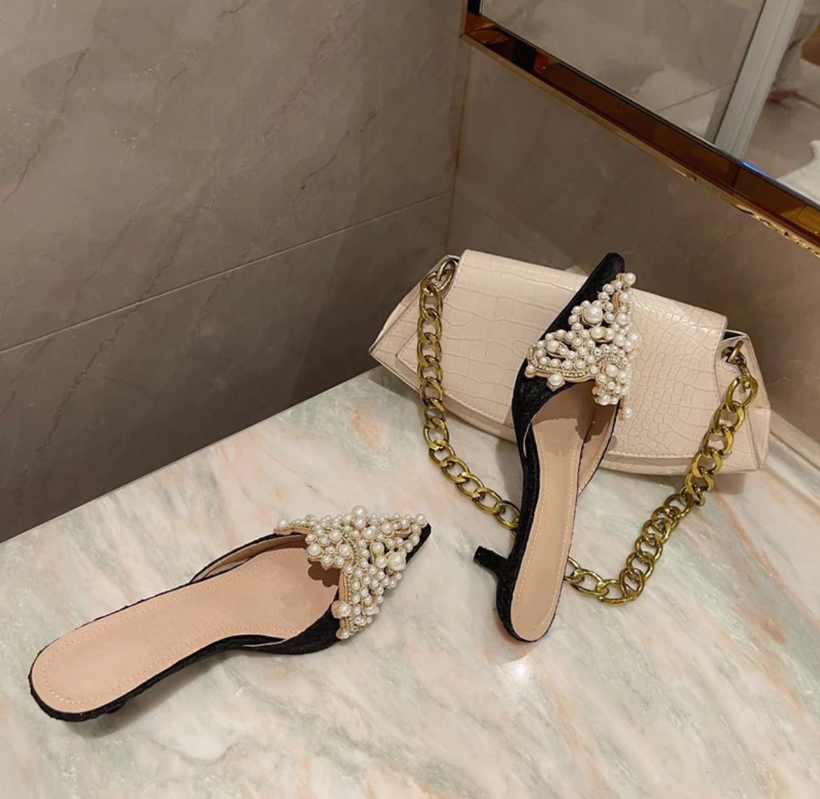 Mule de couro Charlotte