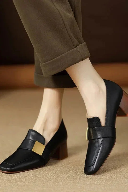 Sapato em Couro Helena – Estabilidade com Estilo.