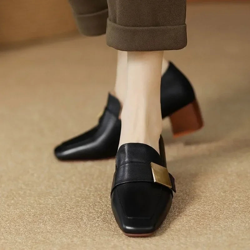 Sapato em Couro Helena – Estabilidade com Estilo.