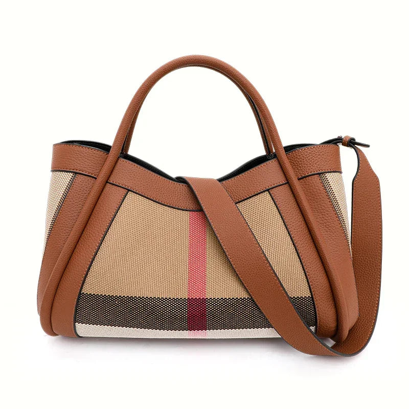 Bolsa Celinea – O requinte do tempo em couro.