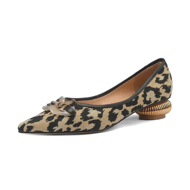 Sapatilha Florença de Couro – Estampa Leopardo e Conforto Atemporal.