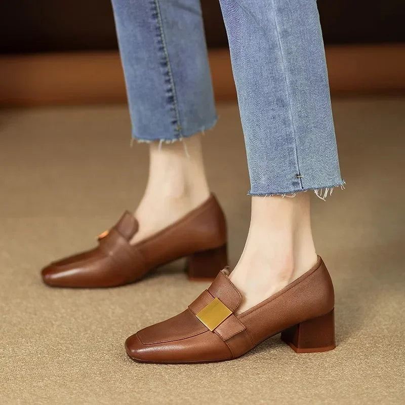 Sapato em Couro Helena – Estabilidade com Estilo.