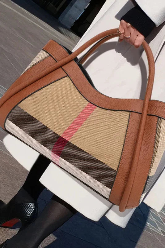 Bolsa Celinea – O requinte do tempo em couro.