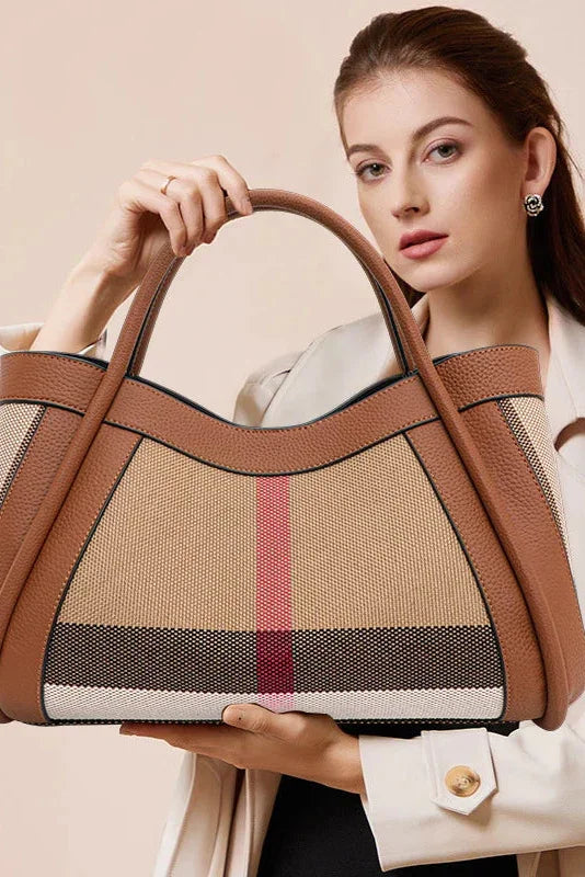 Bolsa Celinea – O requinte do tempo em couro.