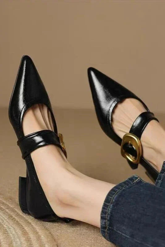 Clarice — Conforto em couro e elegância atemporal.
