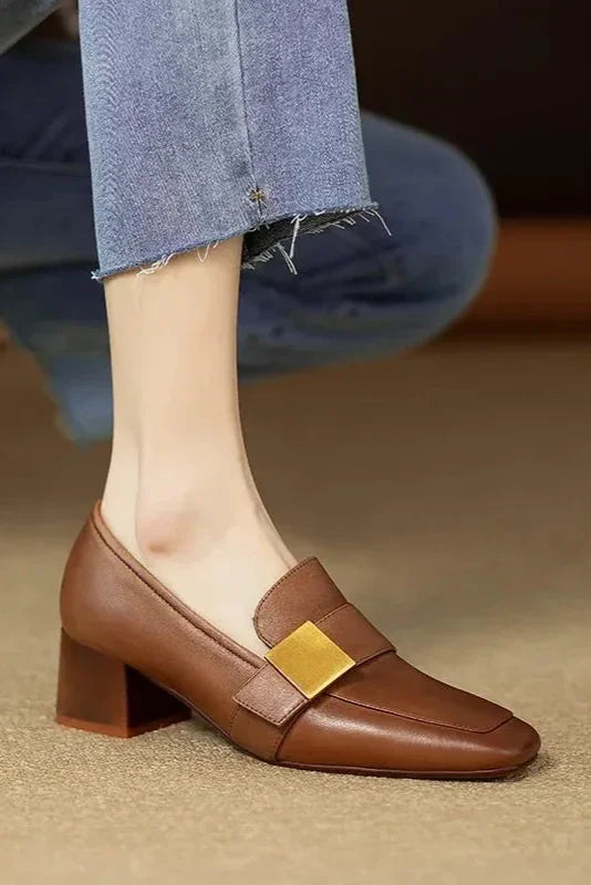 Sapato em Couro Helena – Estabilidade com Estilo.