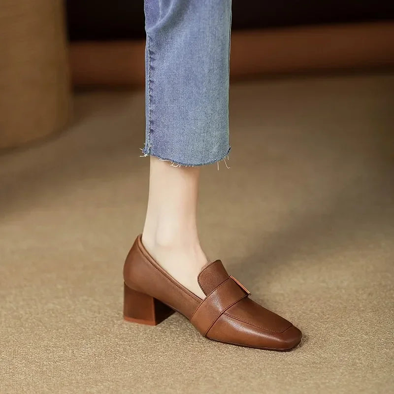 Sapato em Couro Helena – Estabilidade com Estilo.